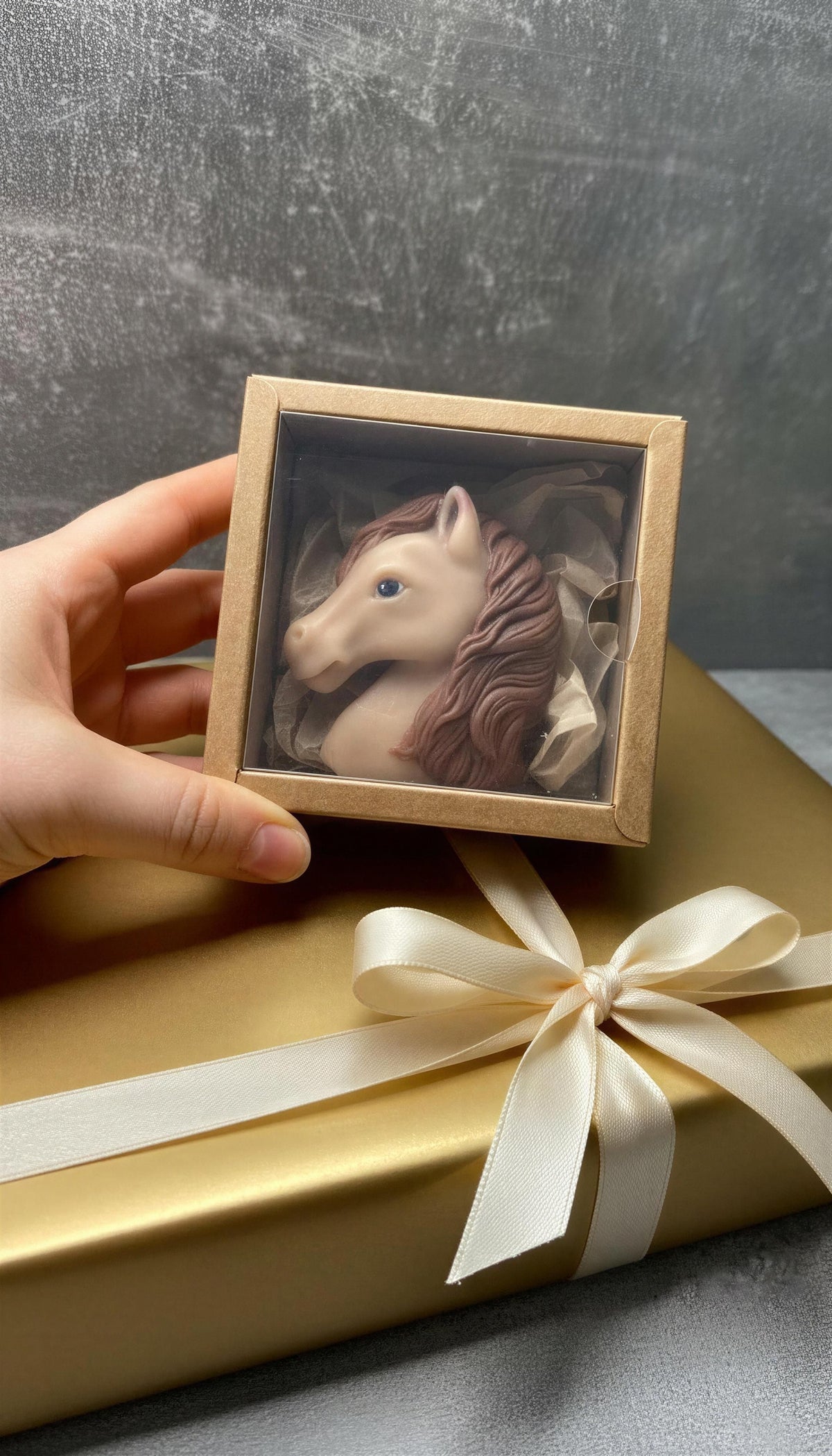 Pferdekopf-Gießling im Bilderrahmen als handgemachte Geschenkidee