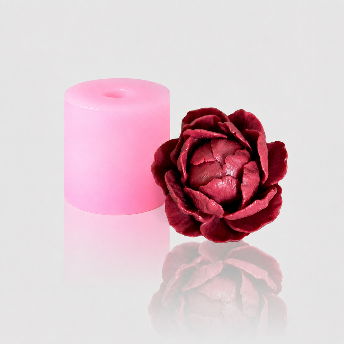 3D-Silikonform Pfingstrose 55 mit gegossener dunkelroter Blüte