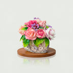 Blumenarrangement mit gegossenen Rosen aus der 3D-Silikonform Rose 22